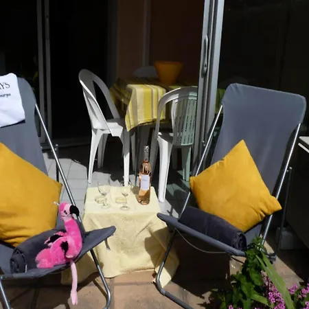 Sunny Days With Mathilde *